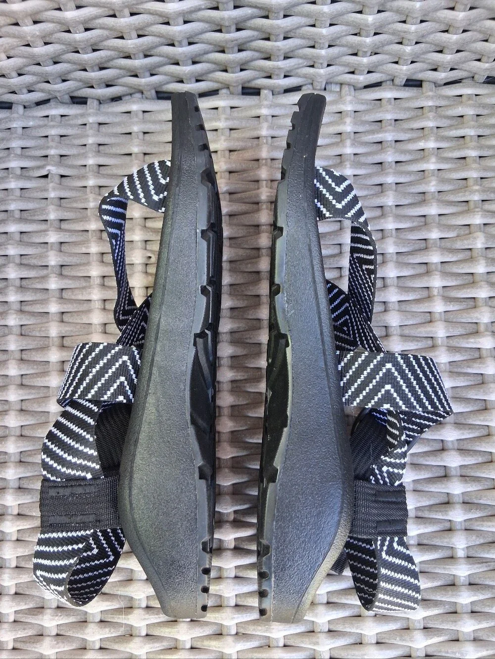 NEW Chaco Black Zigzag Strap Women's Sport Sandals